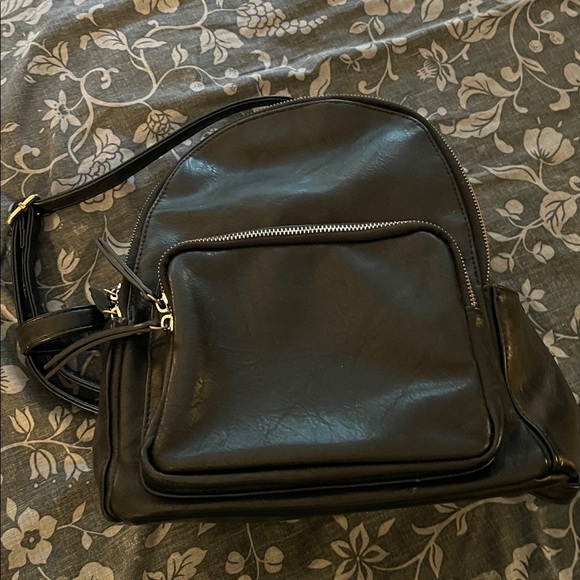 Handbags - Black Backpack EUC Vegan Lessons Gold Hardware